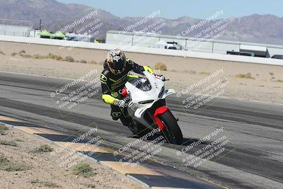 media/Oct-30-2025-Racers Edge (Thu) [[dabbdaf680]]/3-B Group/Session 3 (Turn 15 Inside)/